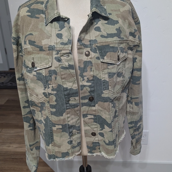 Free People Camouflage Jean Jacket - Picture 5 of 11